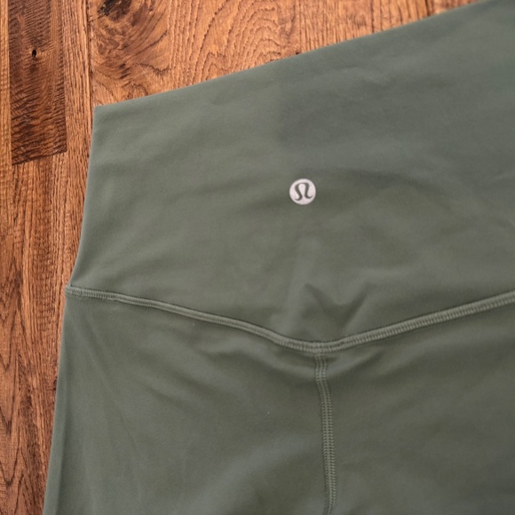 Lululemon Align High Rise Short 4" Grey Eucalyptus Biker Women's Size 4 W7BY6S - Picture 4 of 6
